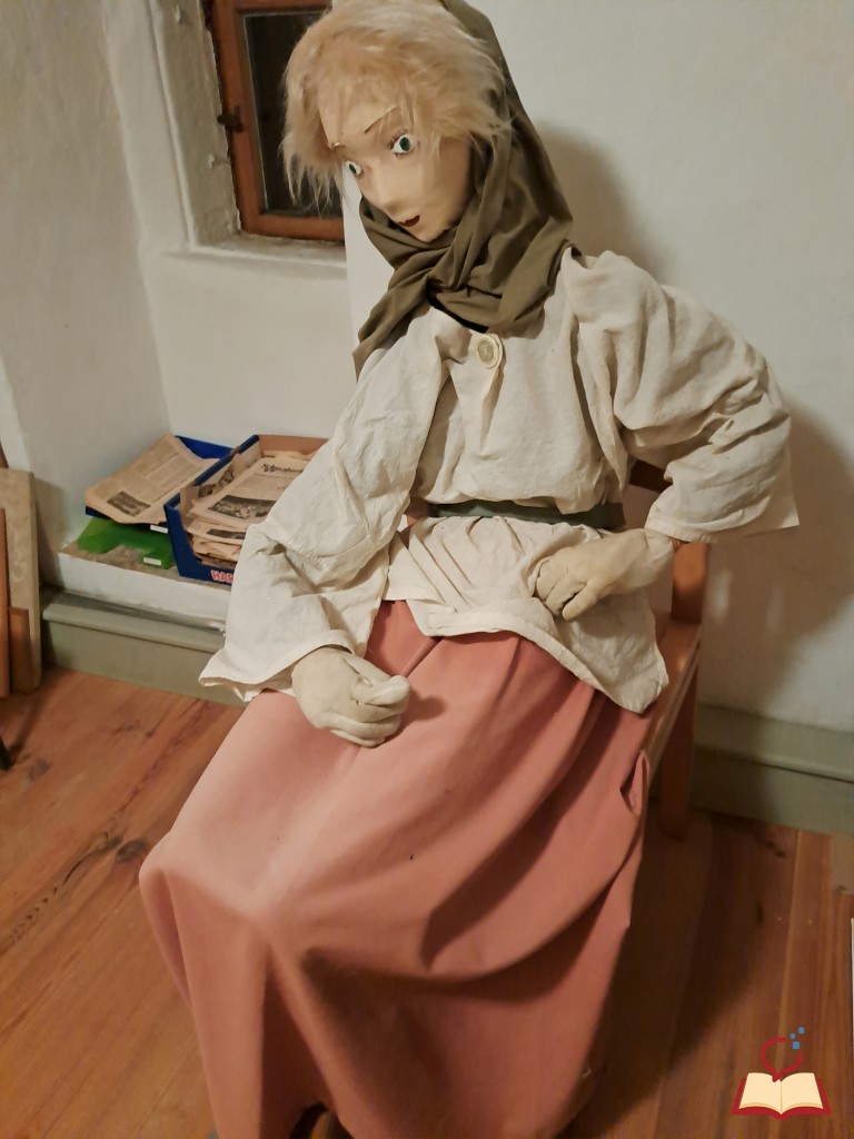 Katharina Schrempf – doll figure, view 1